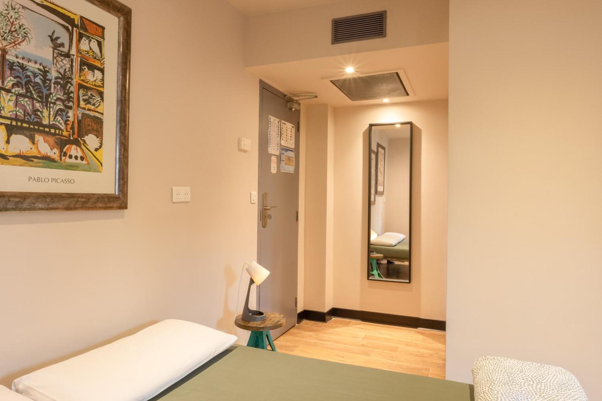 Single Room,1559650858:JPEG