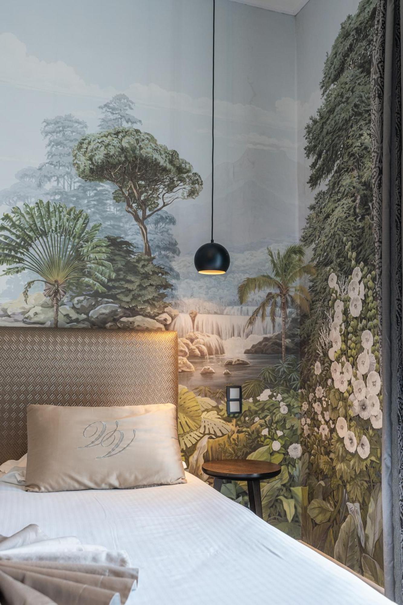 Quarto com 2 Camas de Solteiro e Vista do Jardim