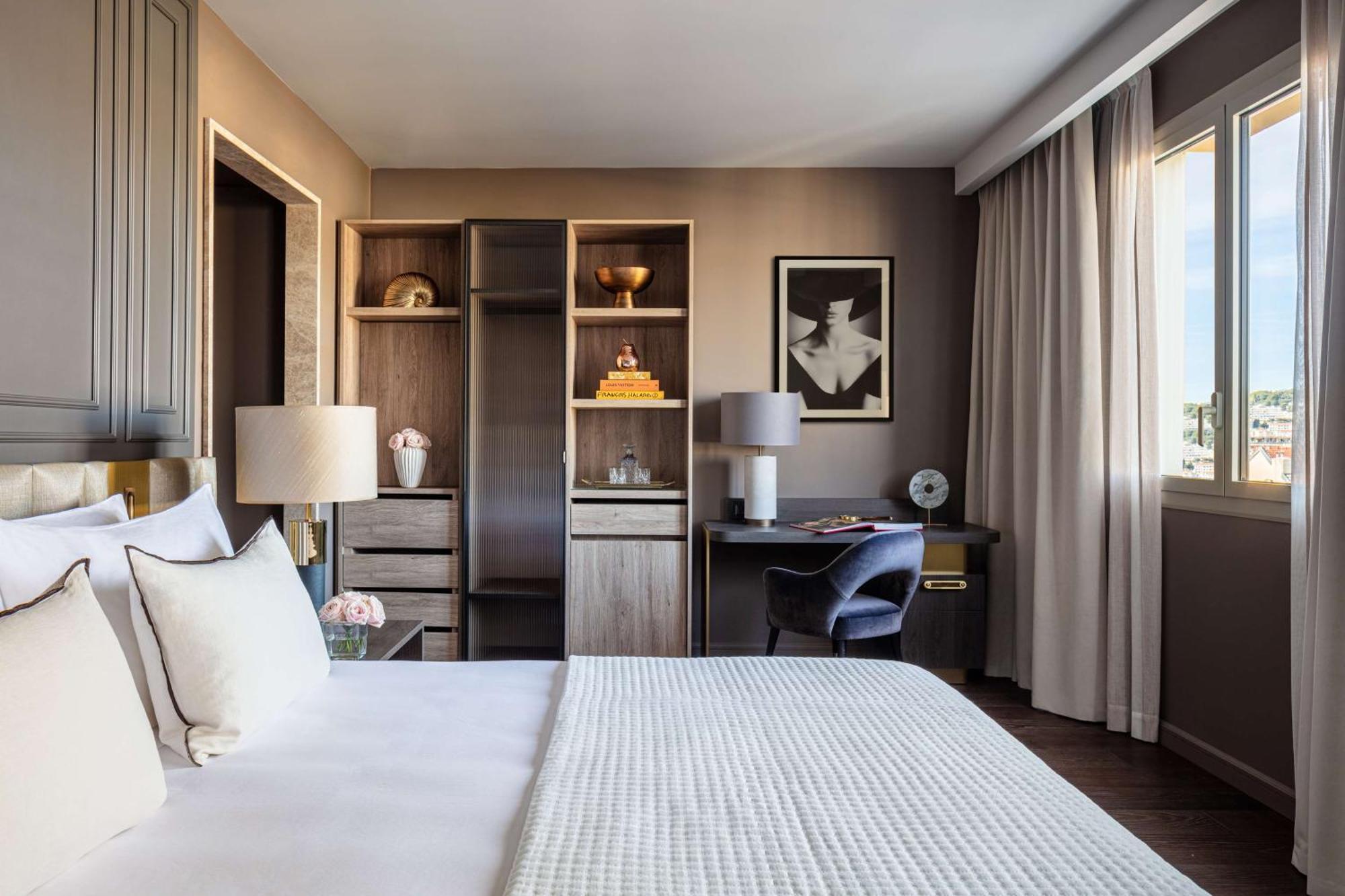 Deluxe Room,1658156787:JPEG