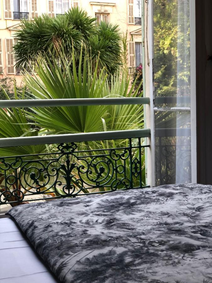 Quarto Triplo com Vista do Jardim